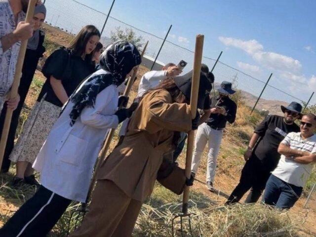the Department of Foresty visited Alqush area in an educational field trip where they have (Permaculture) style of planting